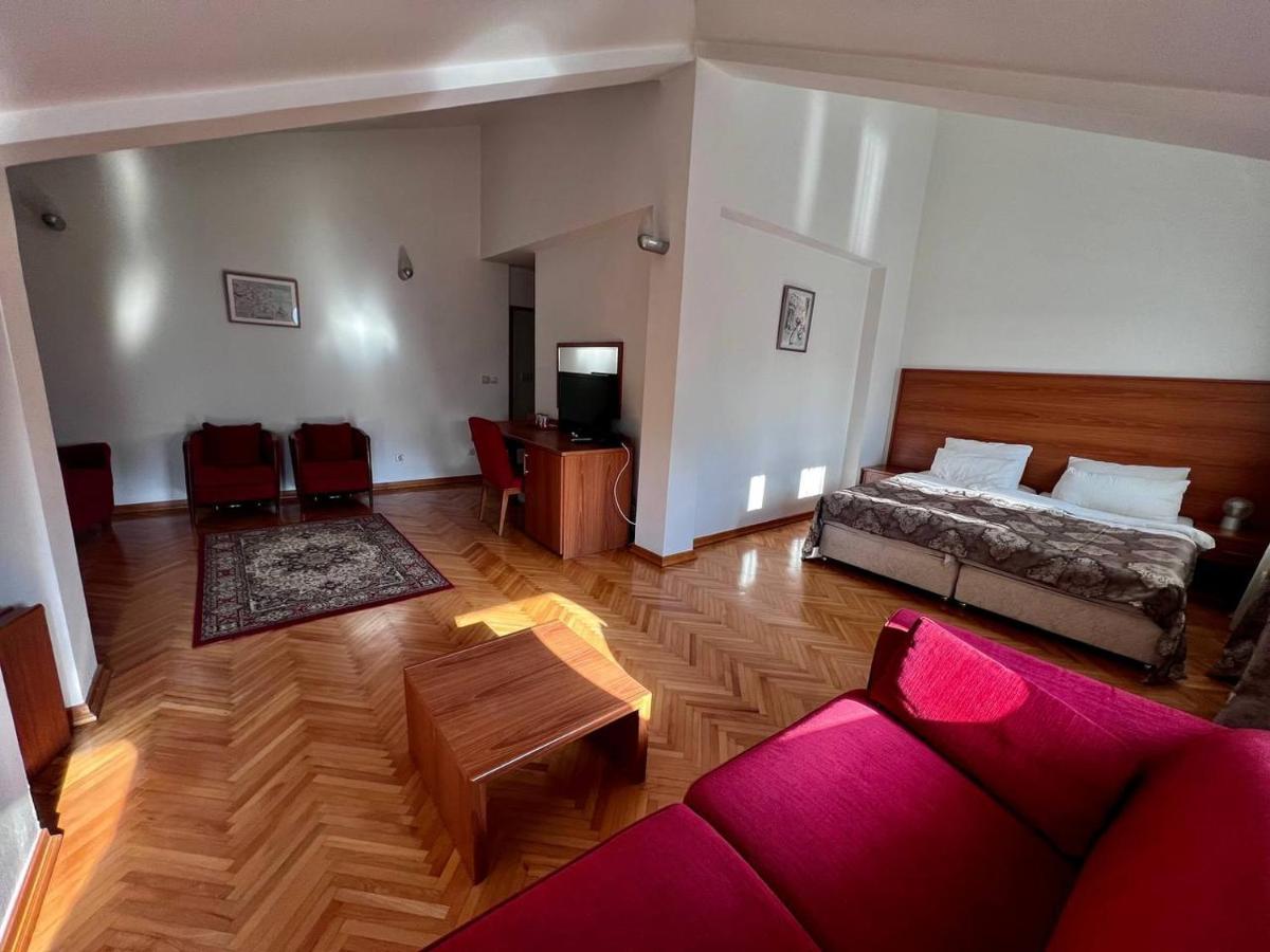 Hotel Ambasador Podgorica Eksteriør bilde