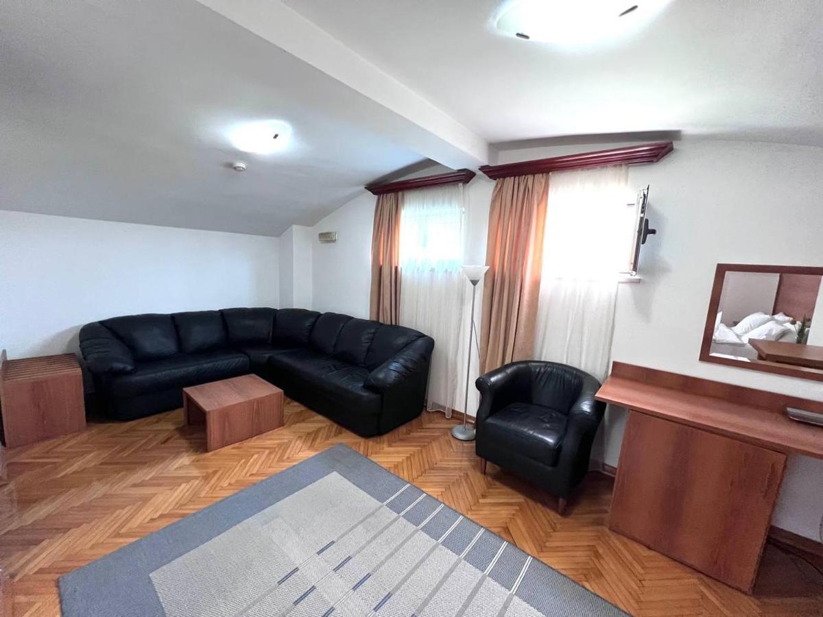 Hotel Ambasador Podgorica Eksteriør bilde
