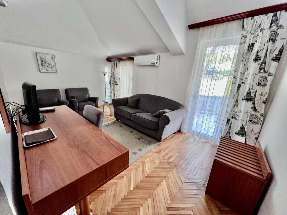 Hotel Ambasador Podgorica Eksteriør bilde