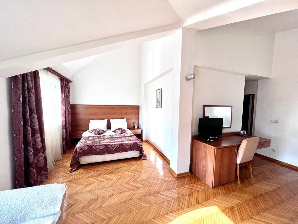 Hotel Ambasador Podgorica Eksteriør bilde
