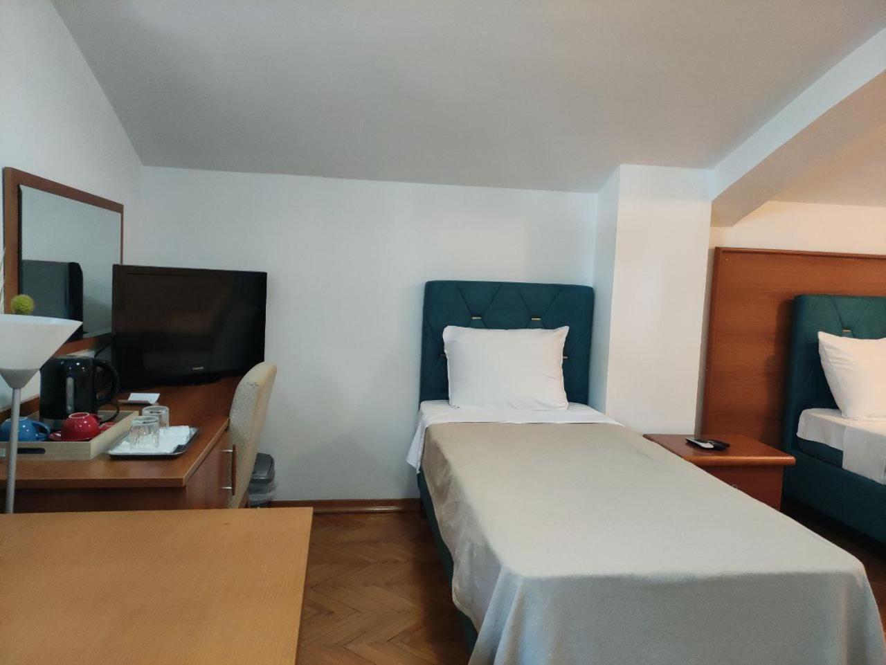 Hotel Ambasador Podgorica Eksteriør bilde
