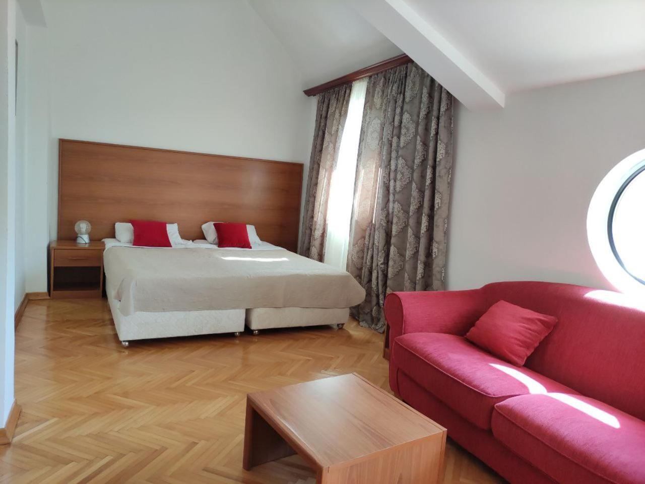 Hotel Ambasador Podgorica Eksteriør bilde