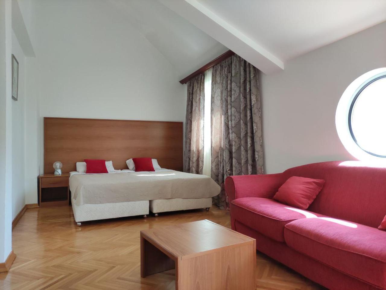 Hotel Ambasador Podgorica Eksteriør bilde